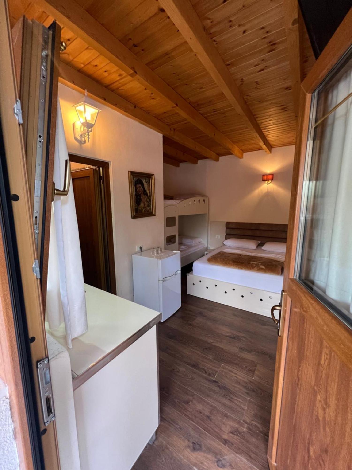 Vila Pepaj Razëm Exteriér fotografie