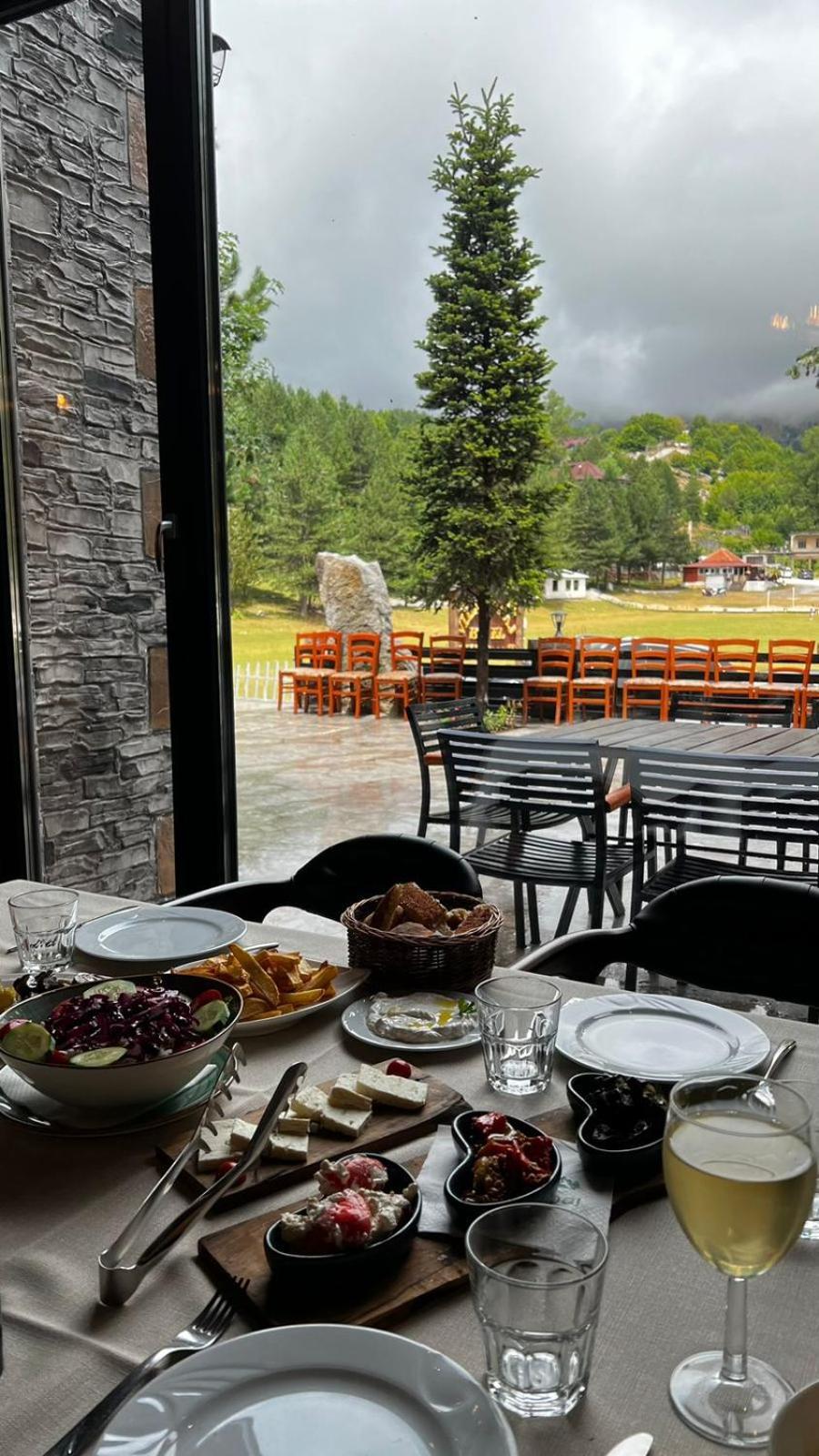 Vila Pepaj Razëm Exteriér fotografie